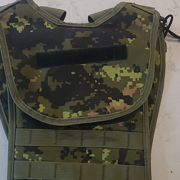 Camelback carrying pouch - Picture 2 of 4